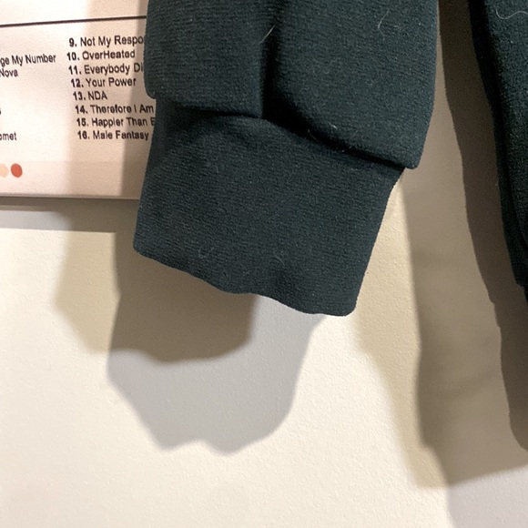 Dark green thick oversized crew neck w/ cuffed sleeves a velvet feel. :) - Picture 2 of 4